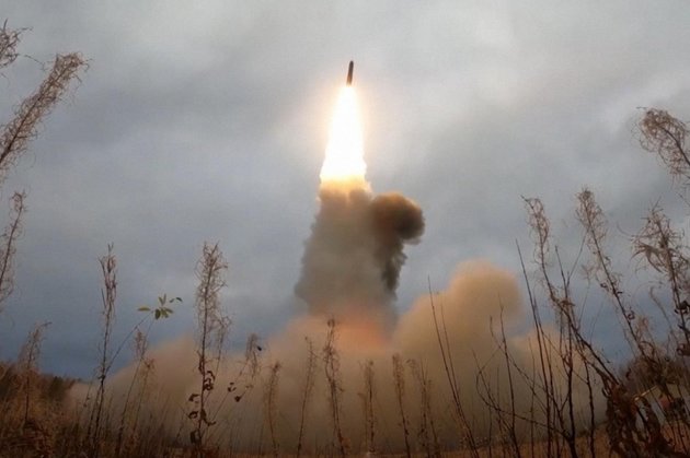 Пуск межконтинентальной баллистической ракеты «Ярс»
