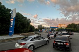 Очередь на АЗС в Новосибирске