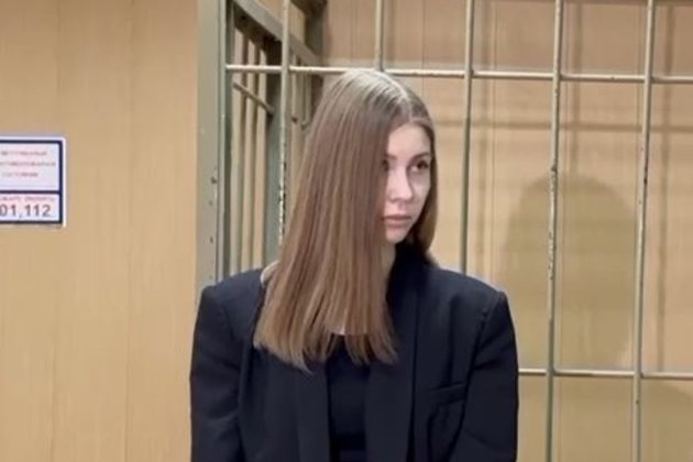 Приготовившая кальян на куличе Ксения Белоусова в зале суда