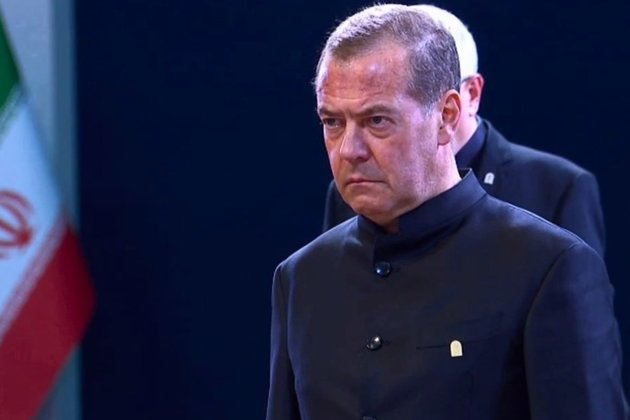 Зампред Совбеза РФ Дмитрий Медведев на прощании с верховным лидером Ирана Али Хаменеи