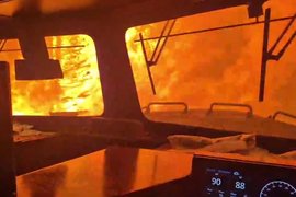 Поезд проехал через «огненный ад»