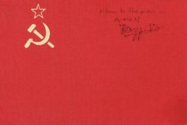 Миниатюрный флаг Советского Союза, побывавший на Луне