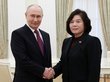 Президент России Владимир Путин и министр иностранных дел КНДР Цой Сон Хи