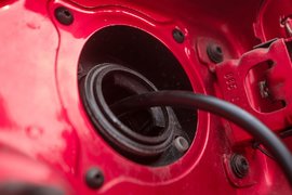 Как слить бензин из бака автомобиля