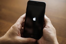 Сбербанк нашел способ вернуть свои приложения на iPhone