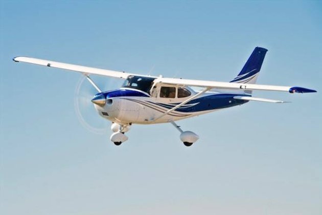 Самолет Cessna 182