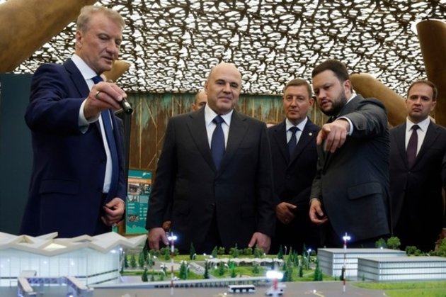 Глава Сбера Герман Греф презентует премьеру Михаилу Мишустину город в Горном Алтае