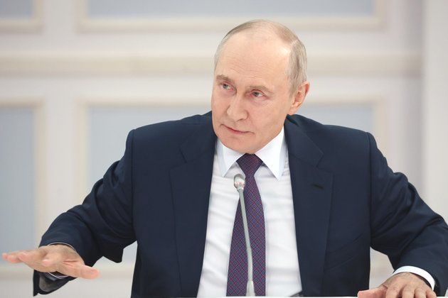Путин пообещал провести Россию между Сциллой и Харибдой