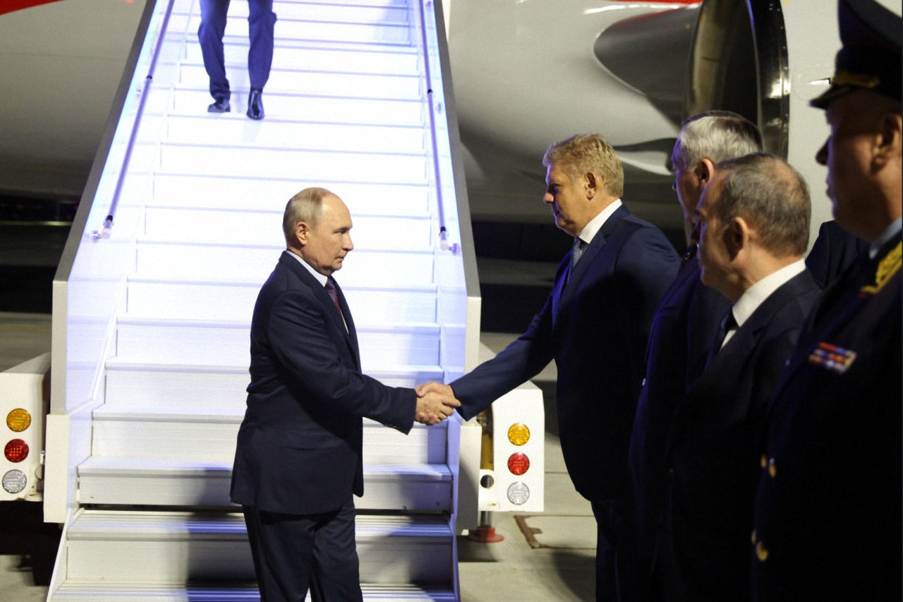 Путин прилетел в Новосибирск поздней ночью