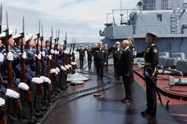 Путин прибыл на гвардейский ракетный крейсер «Варяг»