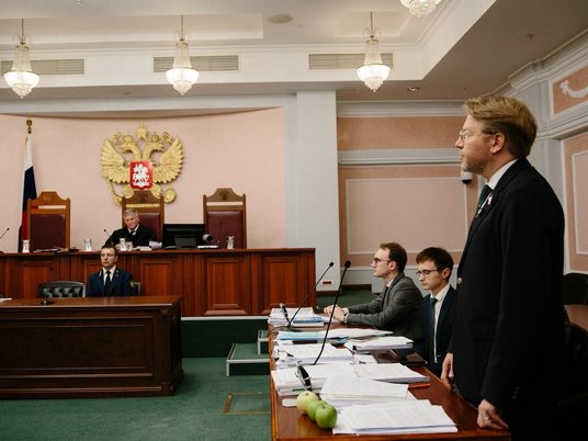 Лидер партии «Яблоко» Николай Рыбников на заседании Верховного суда