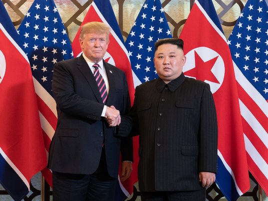 Президент США Дональд Трамп и лидер КНДР Ким Чен Ын