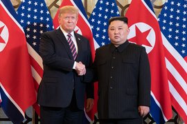 Президент США Дональд Трамп и лидер КНДР Ким Чен Ын