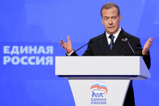 Медведев анонсировал возврат «случайно оказавшихся» у Киева территорий