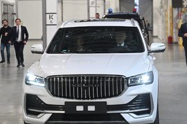 Путин с женщиной прокатился на новой «Волге»