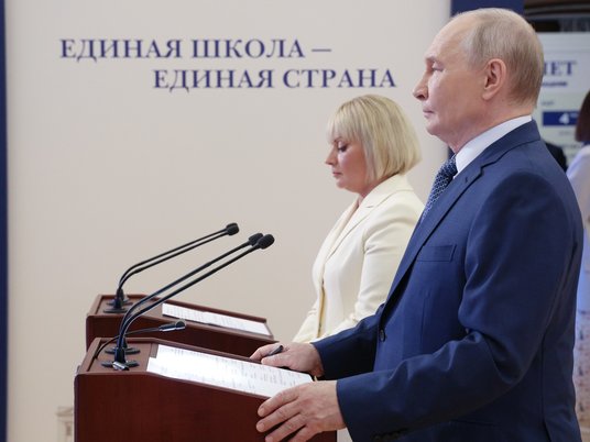 Путин увидел в интернете много информационного мусора