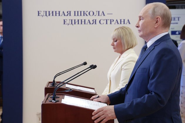 Путин увидел в интернете много информационного мусора