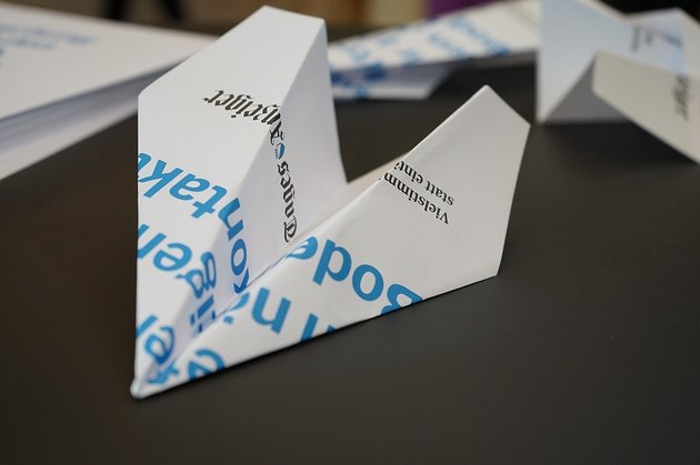 рекорд по складыванию бумажных самолетиков