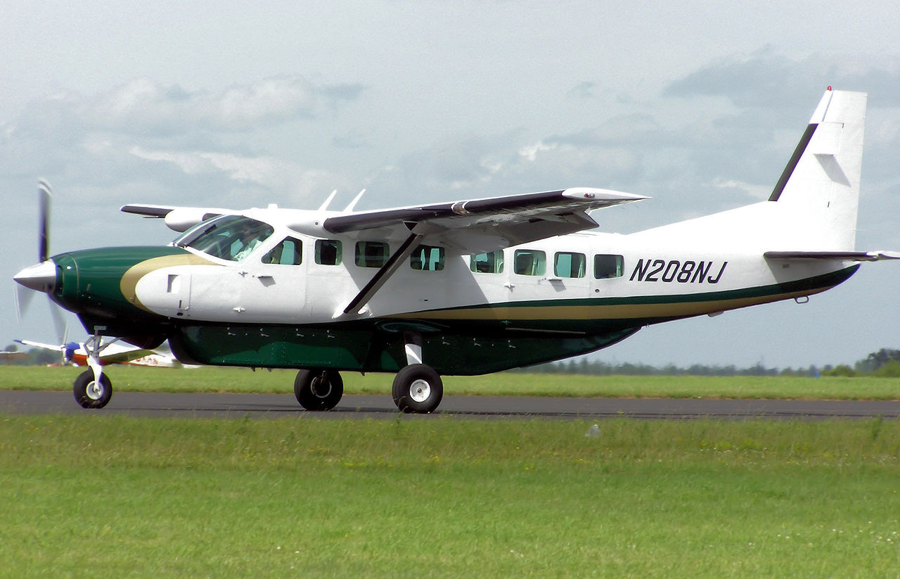 Самолет Cessna 208